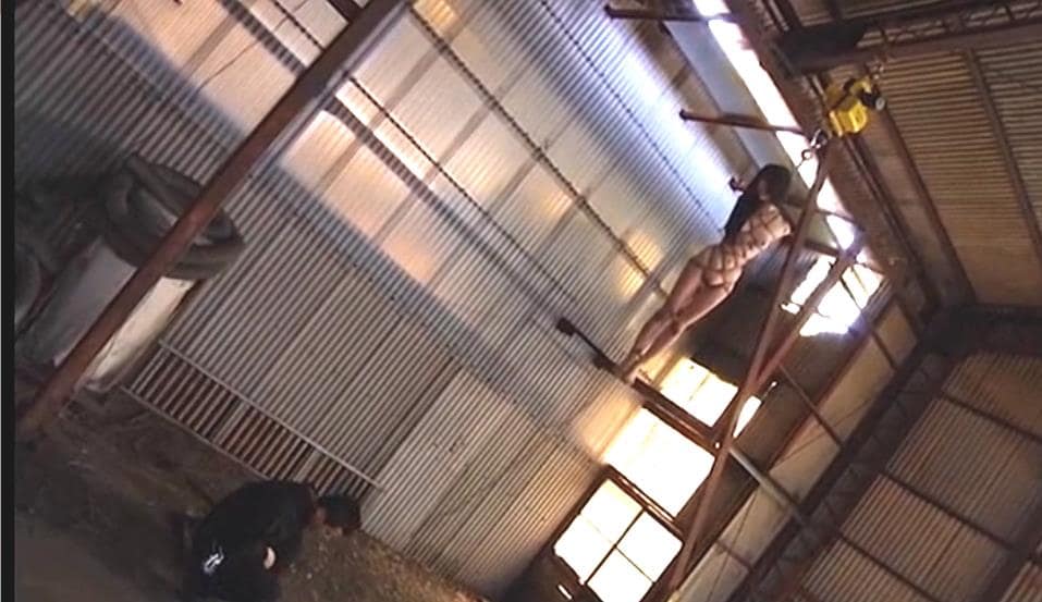 高所宙吊り完全拘束