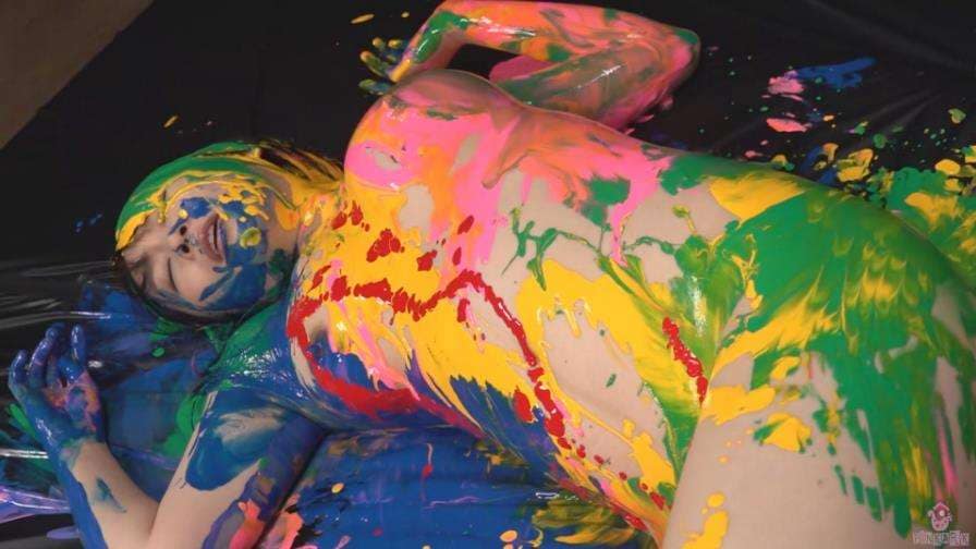 顔面ぶっかけペイントメッシー