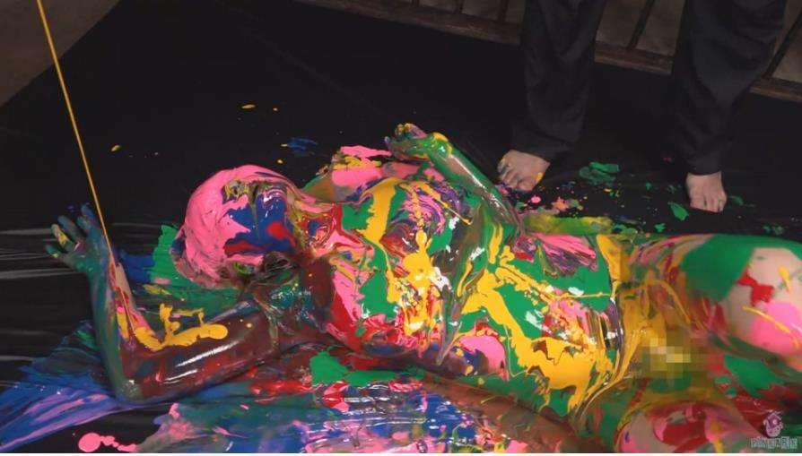 顔面ぶっかけペイントメッシー