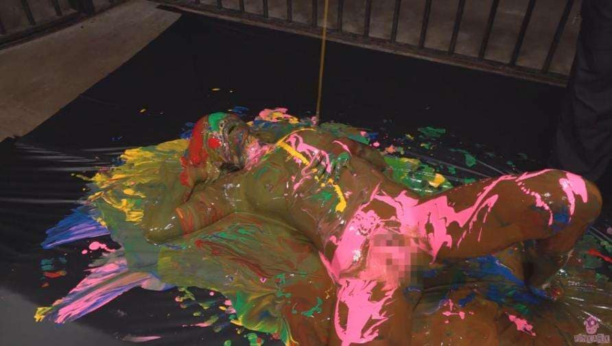 顔面ぶっかけペイントメッシー