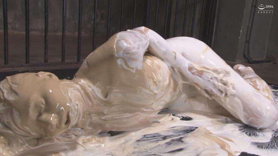 生クリームどろどろ女体盛りメッシー