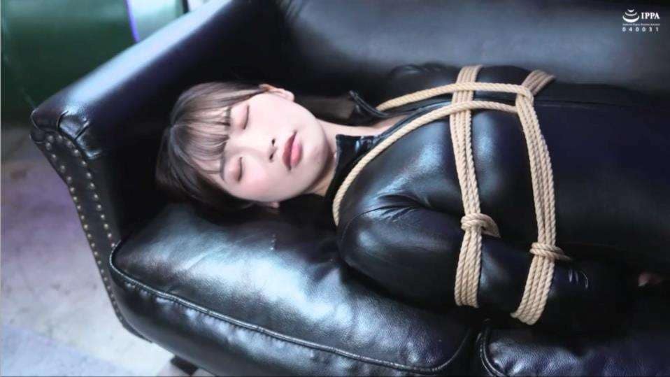 ムチムチキャットスーツ完全拘束拷問