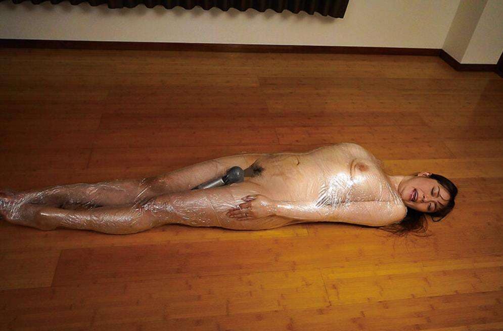 全身ラップぐるぐる巻き完全拘束