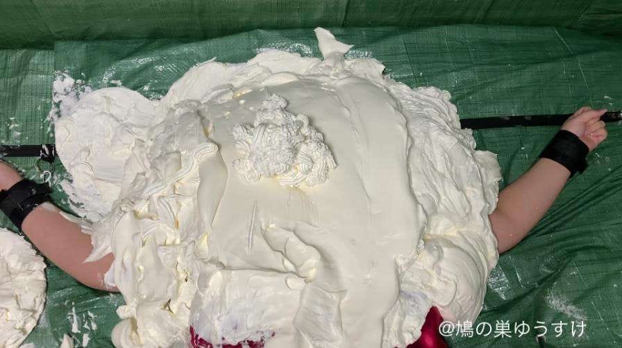 完全拘束生クリーム顔面ぶっかけ呼吸制御