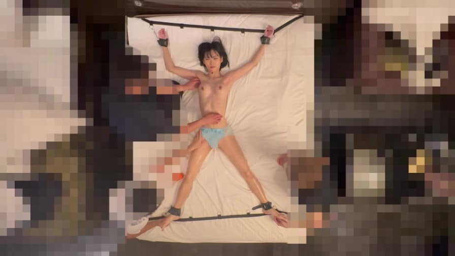 天井視点X字磔状態完全拘束